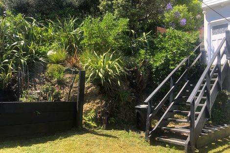 Photo of property in 70 Melbourne Road, Island Bay, Wellington, 6023