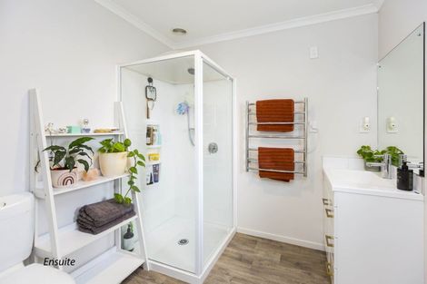 Photo of property in 23 Percy Kinsman Crescent, Riverstone Terraces, Upper Hutt, 5018