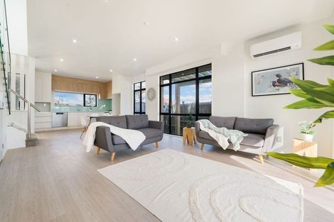 Photo of property in 14a York Road, Papatoetoe, Auckland, 2104