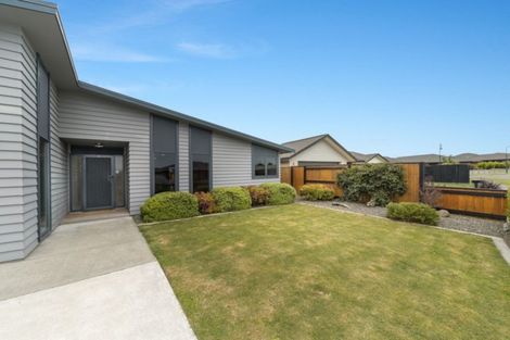 Photo of property in 32 Tennyson Avenue, Kelvin Grove, Palmerston North, 4414