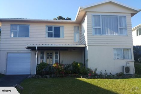 Photo of property in 19 Somes Crescent, Newlands, Wellington, 6037