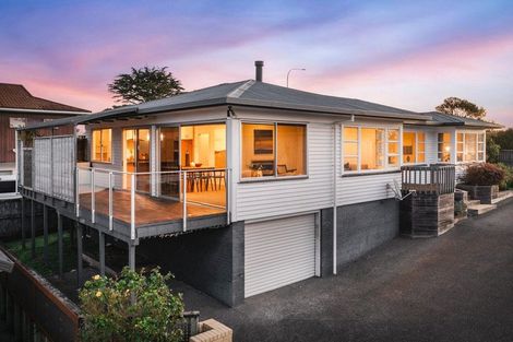 Photo of property in 213 Te Atatu Road, Te Atatu South, Auckland, 0610