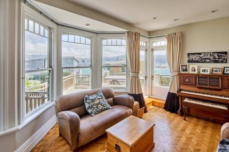 Photo of property in 19 The Crescent, Roseneath, Wellington, 6011