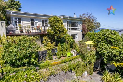 Photo of property in 30 Korokoro Road, Korokoro, Lower Hutt, 5012