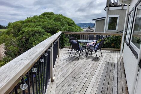 Photo of property in 74 Mana Esplanade, Paremata, Porirua, 5026