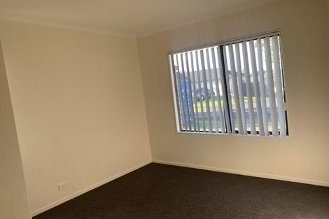 Photo of property in 21 Ashmere Lane, Weymouth, Auckland, 2103