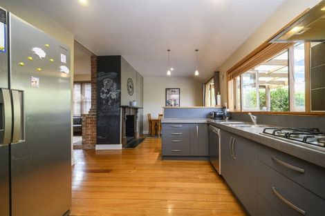 Photo of property in 16 Waldegrave Street, Palmerston North, 4410