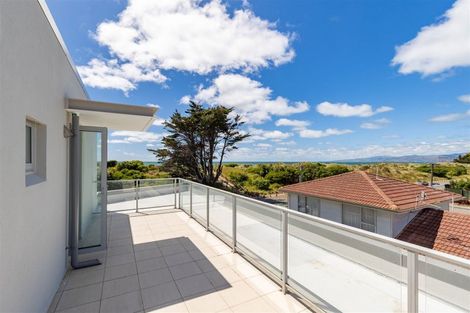 Photo of property in 11/272 Marine Parade, New Brighton, Christchurch, 8061