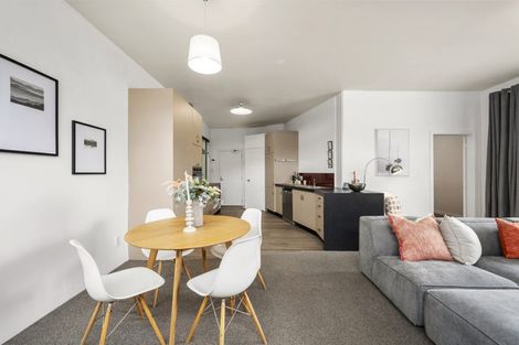 Photo of property in Endeavour Apartments, 18/125 Thorndon Quay, Pipitea, Wellington, 6011