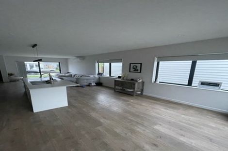 Photo of property in 10 John Burn Road, Takanini, 2110