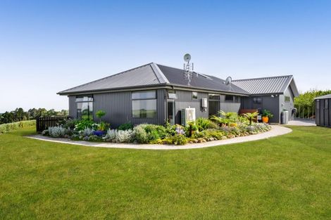 Photo of property in 956 Richmond Road, Lepperton, New Plymouth, 4373
