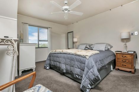 Photo of property in 1/1 Tern Place, Unsworth Heights, Auckland, 0632