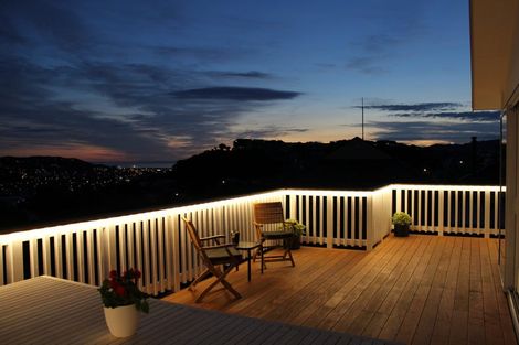 Photo of property in 10 Arahanga Grove, Maupuia, Wellington, 6022