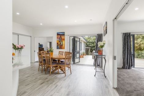 Photo of property in 19 Ngarahana Avenue, Paremoremo, Auckland, 0632