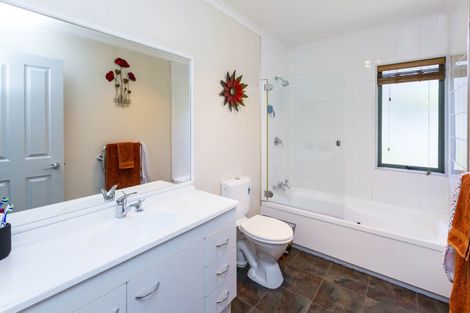 Photo of property in 8 Carlow Grove, Birchville, Upper Hutt, 5018