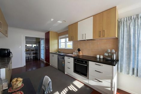 Photo of property in 8 Kiernan Place, Kelston, Auckland, 0602