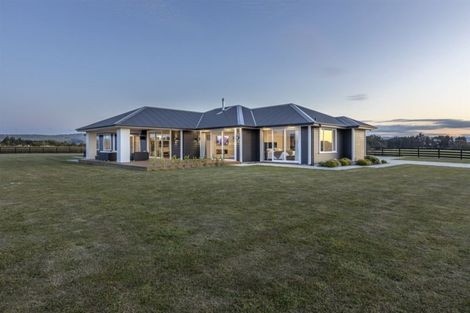 Photo of property in 33 Hartwell Drive, Kelvin Grove, Palmerston North, 4470