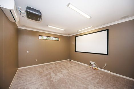 Photo of property in 7 Titirangi Drive, Fitzherbert, Palmerston North, 4471