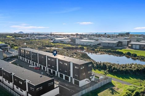 Photo of property in 11/22 Ashley Place, Papamoa Beach, Papamoa, 3118