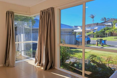 Photo of property in 9 Harbour Lights Close, West Harbour, Auckland, 0618
