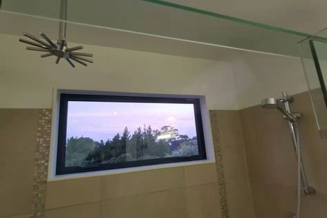 Photo of property in 4 Roberts Road, Matakatia, Whangaparaoa, 0930