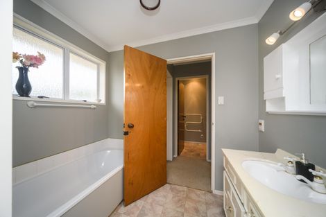 Photo of property in 23 Humphries Place, Awapuni, Palmerston North, 4412