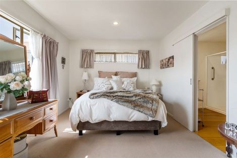 Photo of property in Lakeview Terrace, 1/14 Ambrico Place, New Lynn, Auckland, 0600