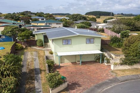 Photo of property in 8 O'rourke Place, Otaki Beach, Otaki, 5512