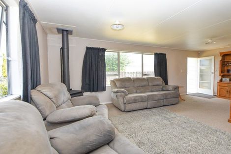 Photo of property in 16 Fisher Place, Carterton, 5713