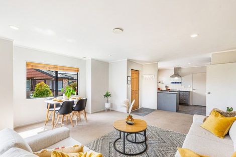 Photo of property in 3/520 Don Buck Road, Westgate, Auckland, 0614