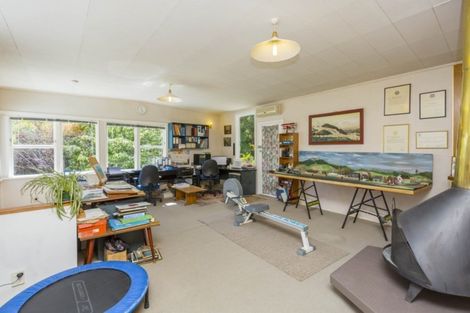 Photo of property in 135 Pinehaven Road, Pinehaven, Upper Hutt, 5019