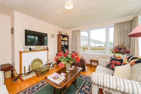 Photo of property in 27 Holland Crescent, Bulls, 4818