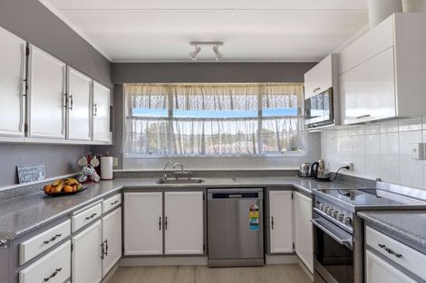 Photo of property in 12 Banks Street, Tolaga Bay, 4077