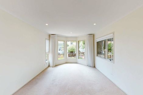 Photo of property in 9 Bennett Grove, Newlands, Wellington, 6037