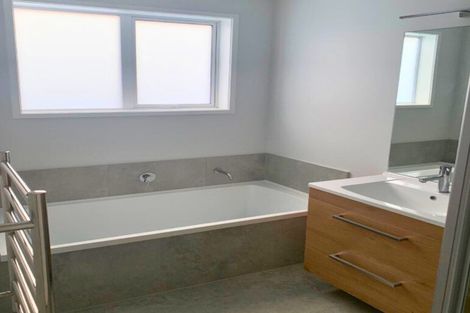 Photo of property in 9 Whata Street, Clarks Beach, 2122