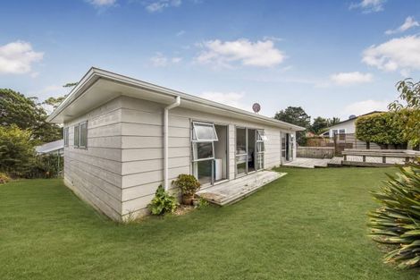 Photo of property in 4/23 Luckens Road, West Harbour, Auckland, 0618