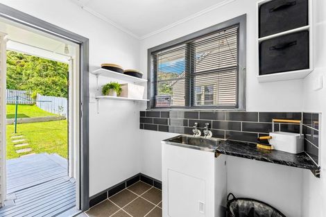 Photo of property in 198 Waddington Drive, Naenae, Lower Hutt, 5011