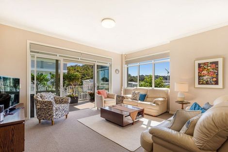 Photo of property in 33 Parkside Drive, Orewa, 0931