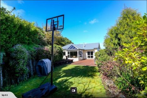 Photo of property in 7 Sequoia Grove, Merrilands, New Plymouth, 4312