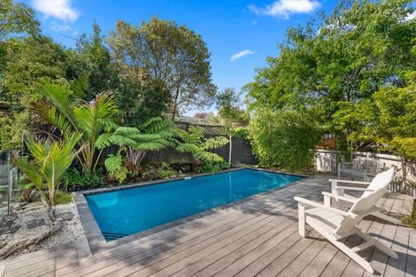 Photo of property in 15c Rodney Road, Northcote Point, Auckland, 0627