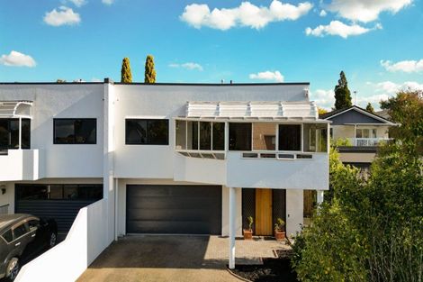 Photo of property in 18a Burn-murdoch Street, St Andrews, Hamilton, 3200