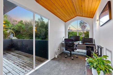 Photo of property in 2/962 Beach Road, Torbay, Auckland, 0630