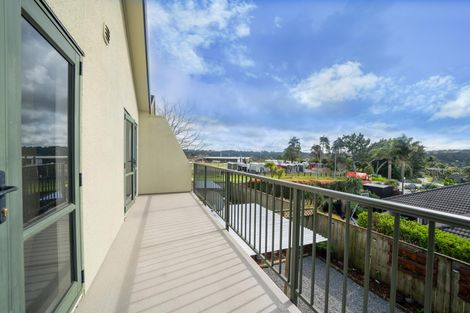 Photo of property in 2/3 Orwell Road, Greenhithe, Auckland, 0632