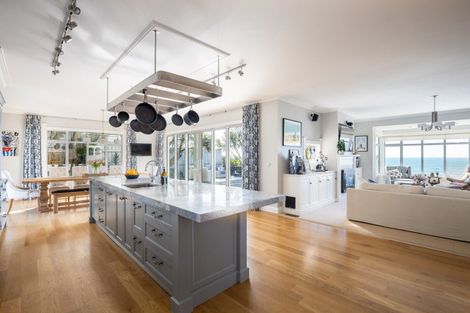 Photo of property in 10 Woolcombe Terrace, New Plymouth, 4310