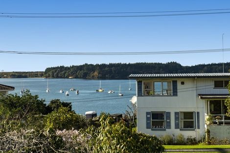 Photo of property in 56 Omokoroa Road, Omokoroa, 3114