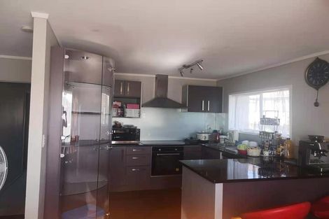 Photo of property in 2/66 Aviemore Drive, Highland Park, Auckland, 2010