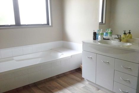 Photo of property in 176c Heta Road, Highlands Park, New Plymouth, 4312