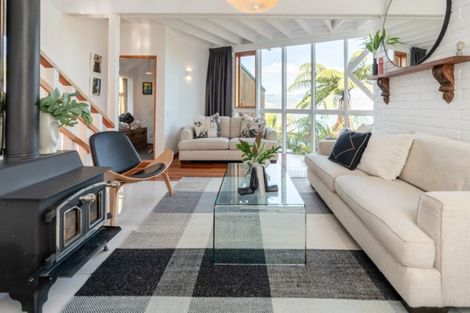 Photo of property in 6 Nakora Road, Karaka Bays, Wellington, 6022