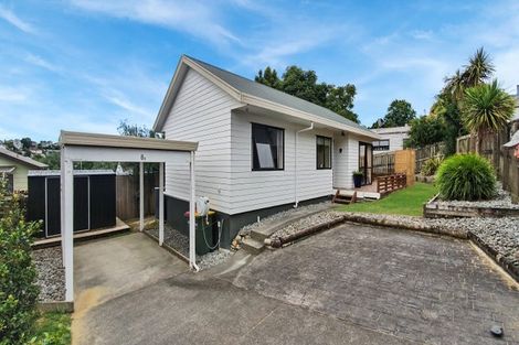 Photo of property in 2/8 Atlantis Place, Totara Vale, Auckland, 0629