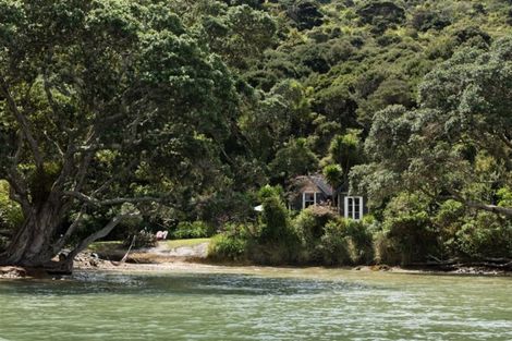 Photo of property in 860 Purerua Road, Te Ti Mangonui, Kerikeri, 0294